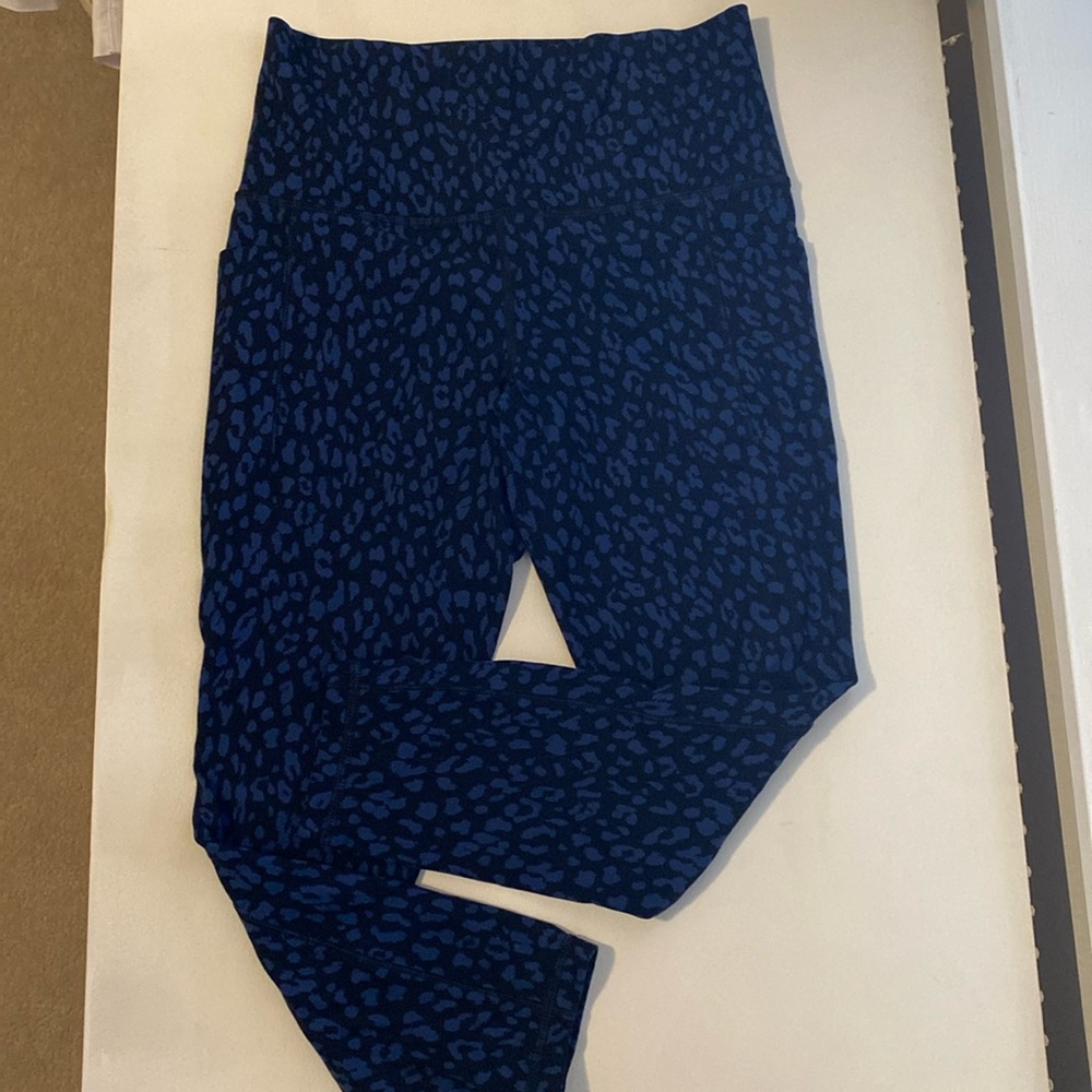 Athleta Salutation Stash Pockets II.